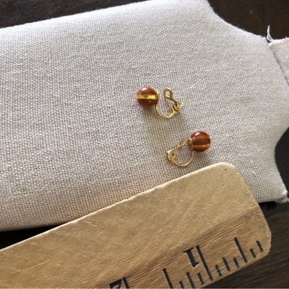 Vintage Clip On Earrings - Picture 4 of 4